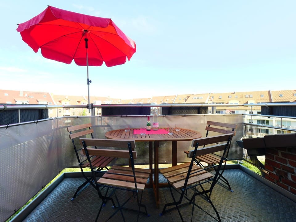 Balcony/Terrace, Decorative detail, Garden view