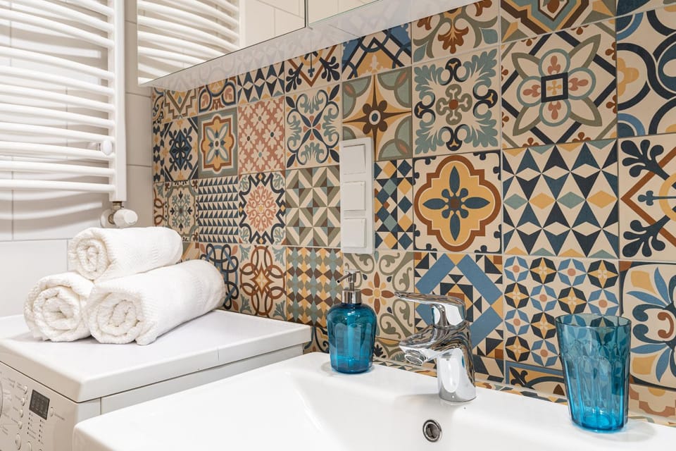 Bathroom, towels
