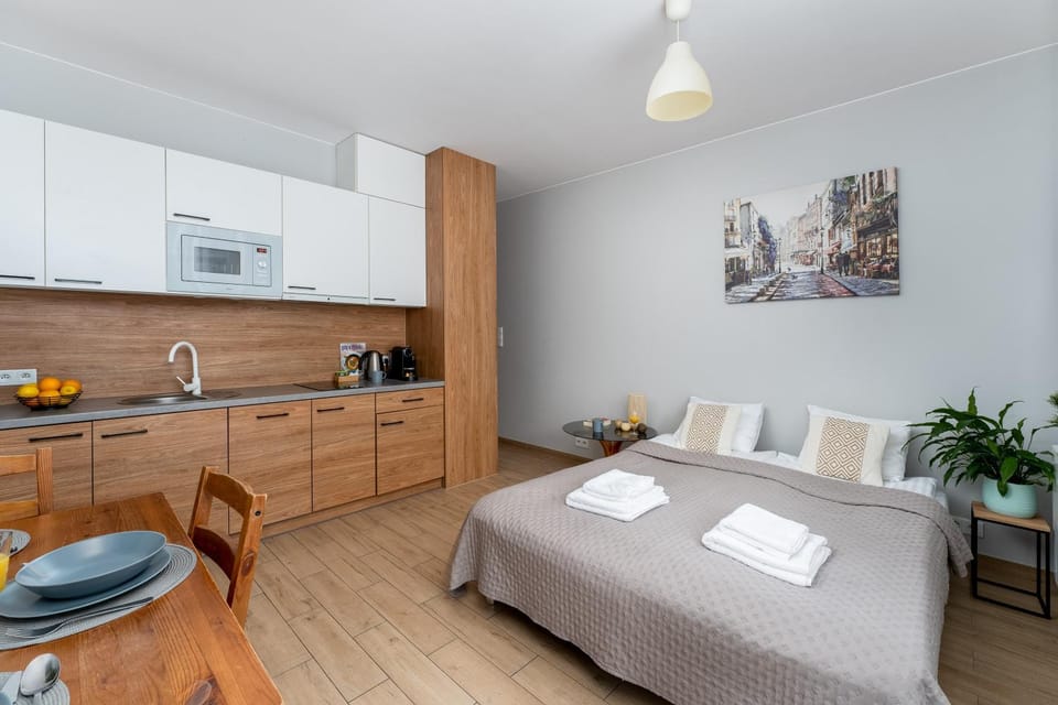 Kitchen or kitchenette, Photo of the whole room, Dining area, Bedroom, stove, towels