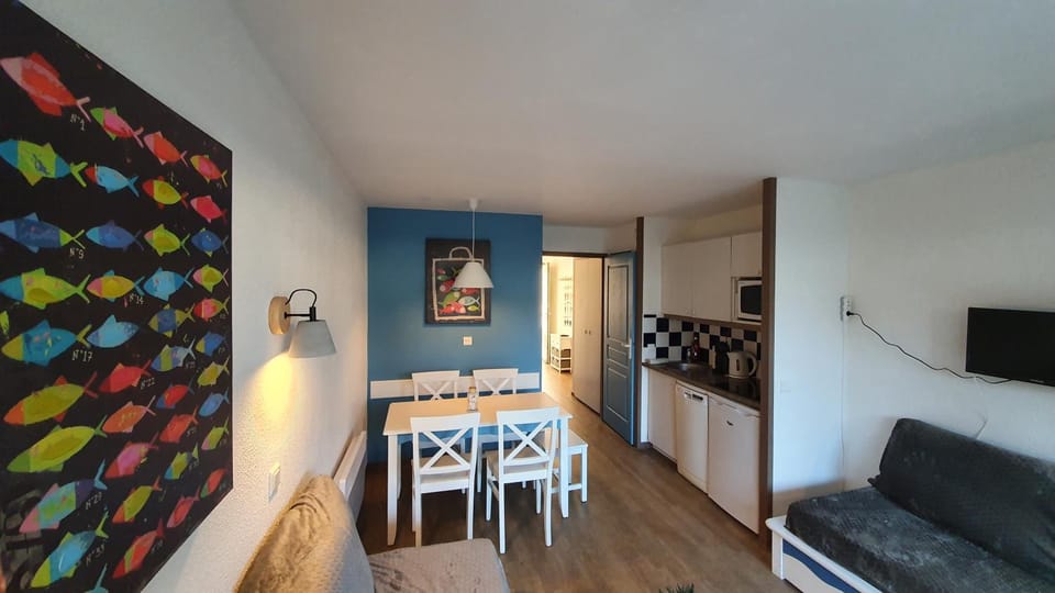 Kitchen or kitchenette, Living room, Dining area