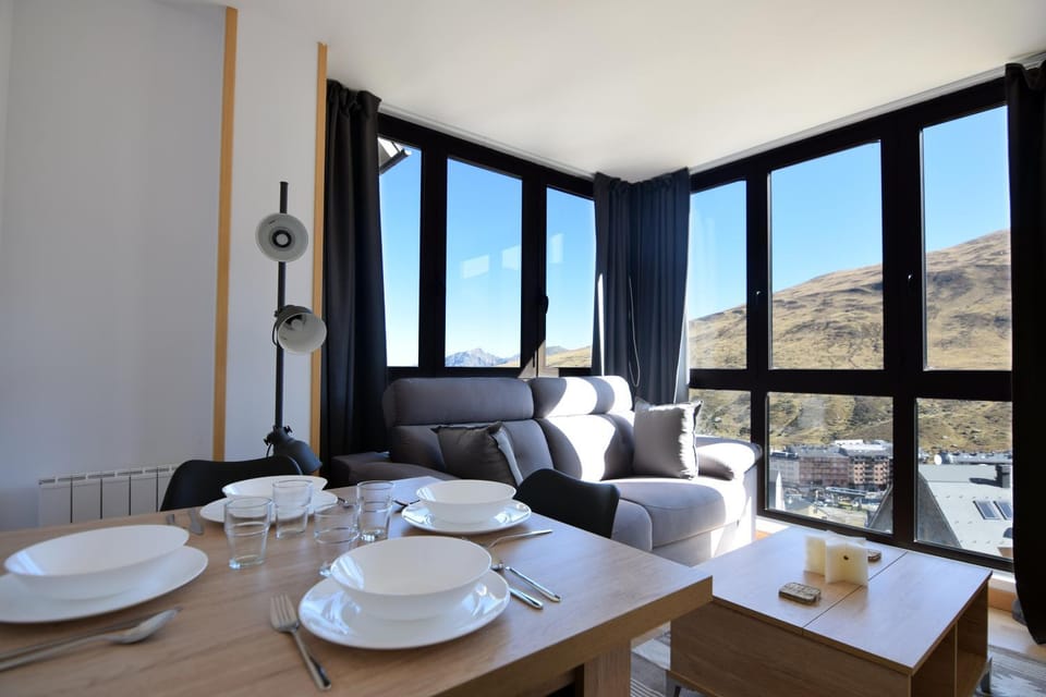 Dining area, Mountain view