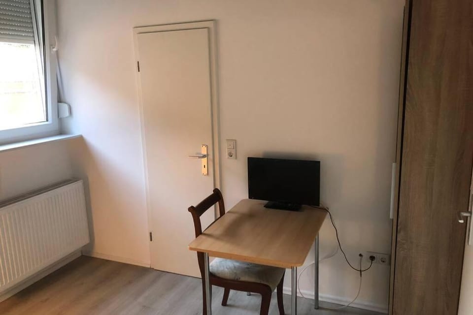 TV and multimedia, Seating area, Dining area