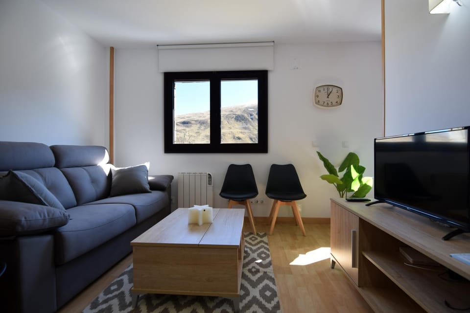 Communal lounge/ TV room, TV and multimedia, Living room