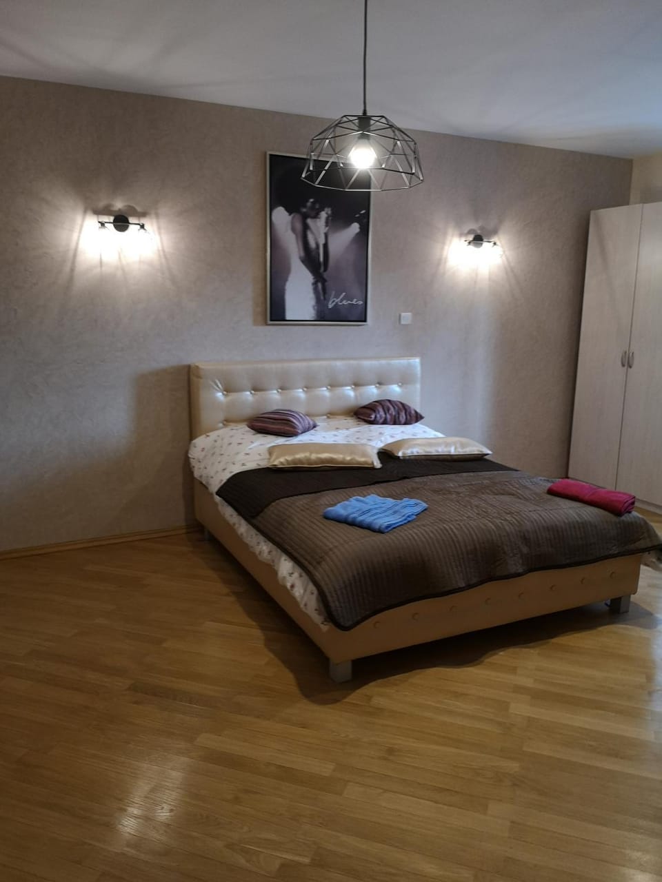 Bed, Photo of the whole room, Bedroom