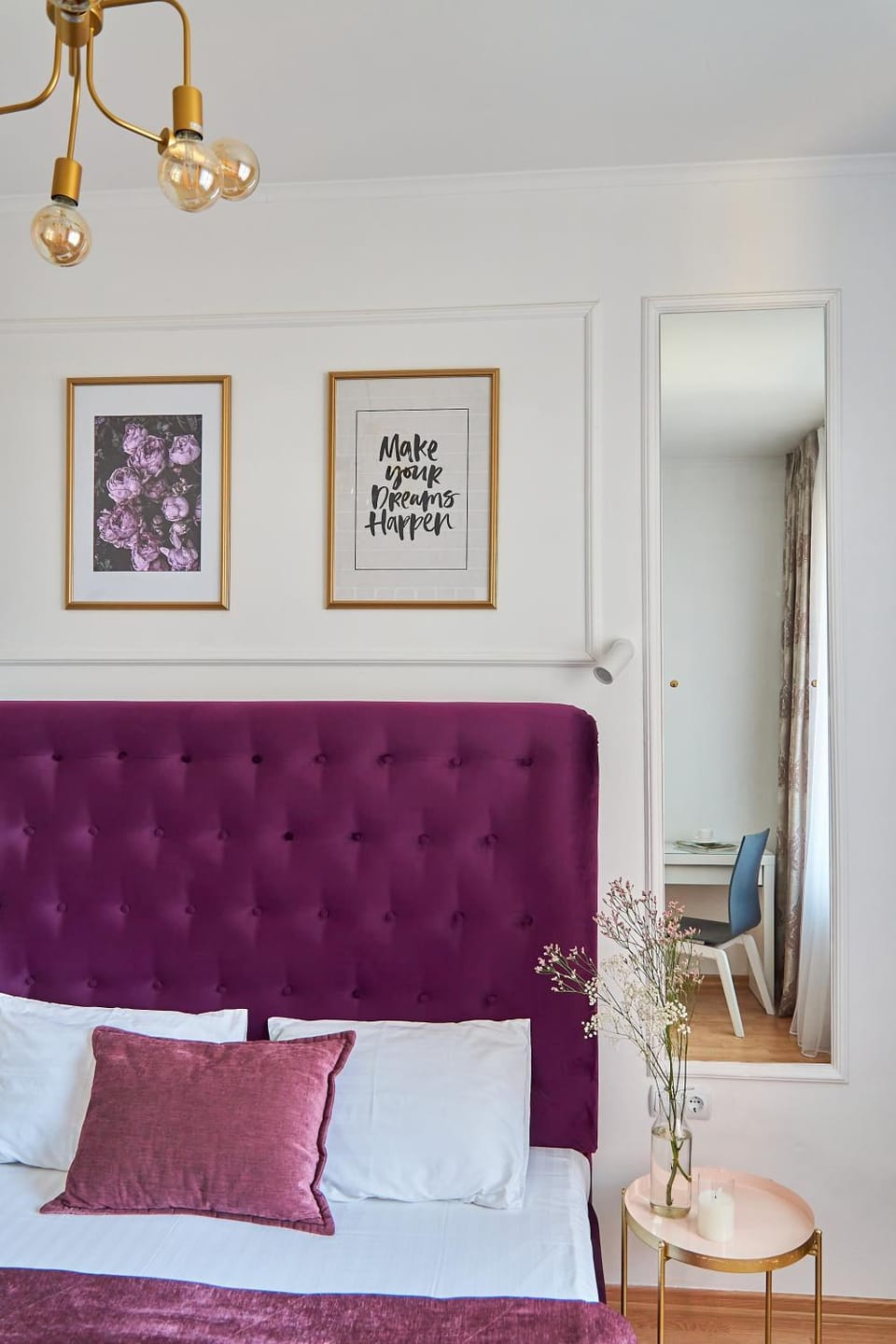 Bed, Photo of the whole room, Decorative detail, Bedroom, hair dresser