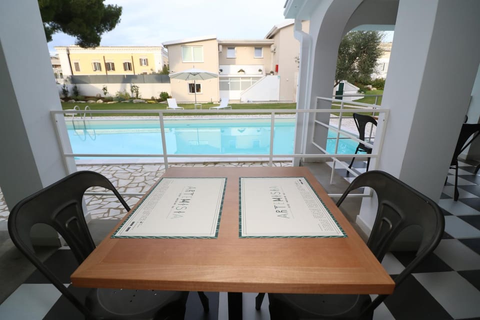 Lounge or bar, On site, Pool view