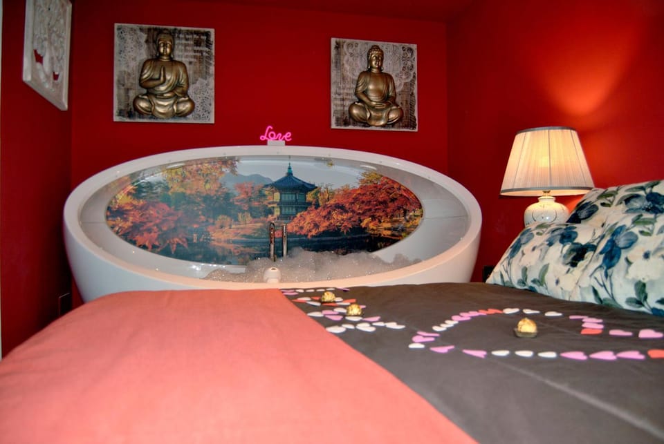 Apartamentos DELUXE Con Jacuzzi o Chimenea LOVE FOR TWO Apartment in Community of Madrid