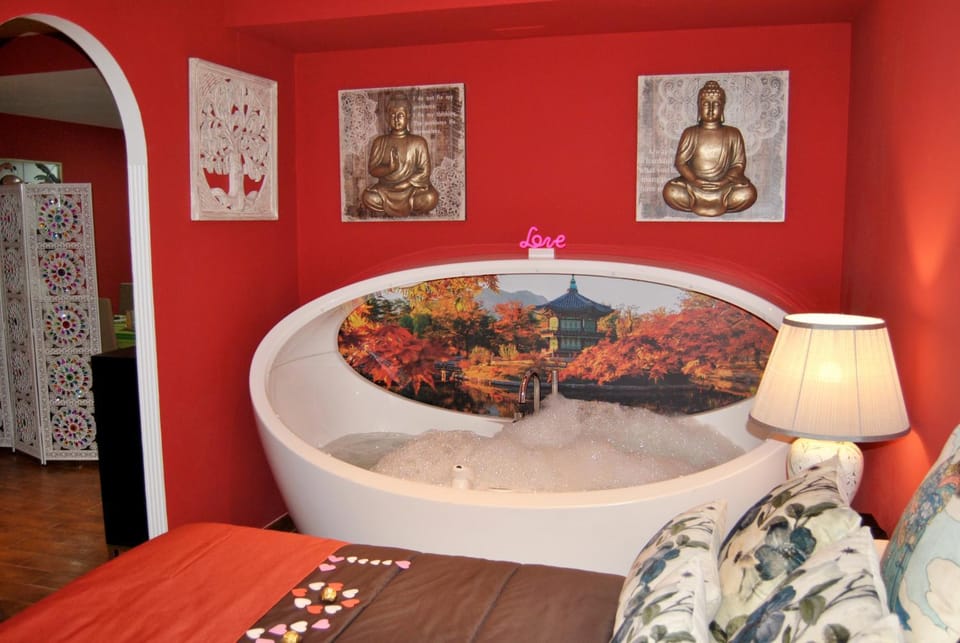 Apartamentos DELUXE Con Jacuzzi o Chimenea LOVE FOR TWO Apartment in Community of Madrid