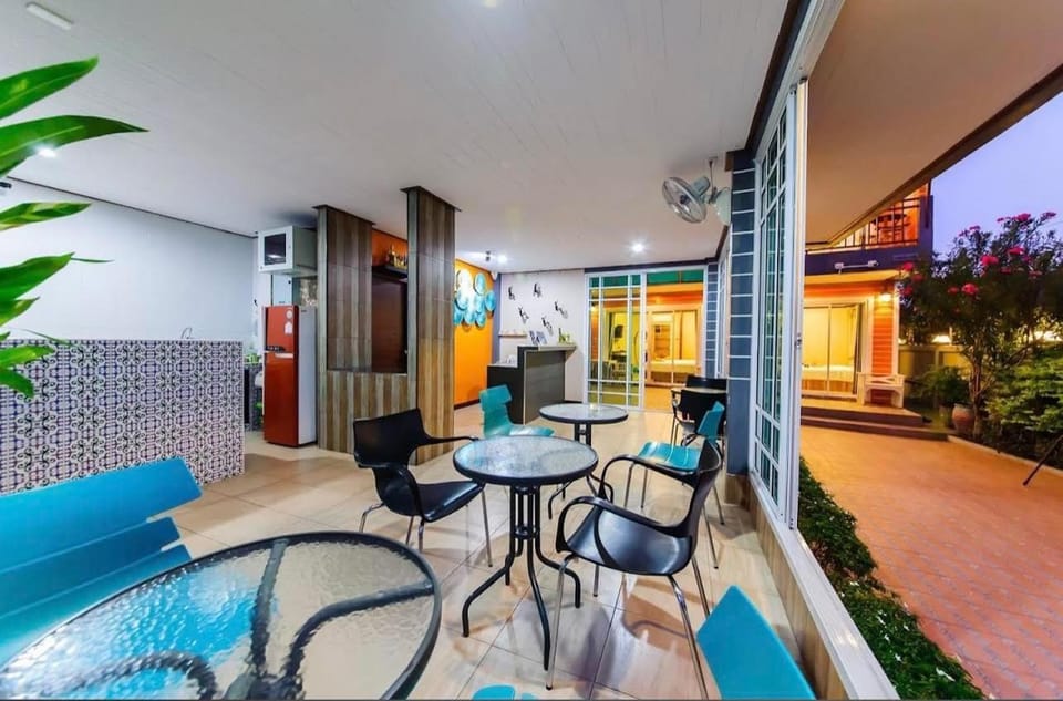 Property building, Seating area, Dining area