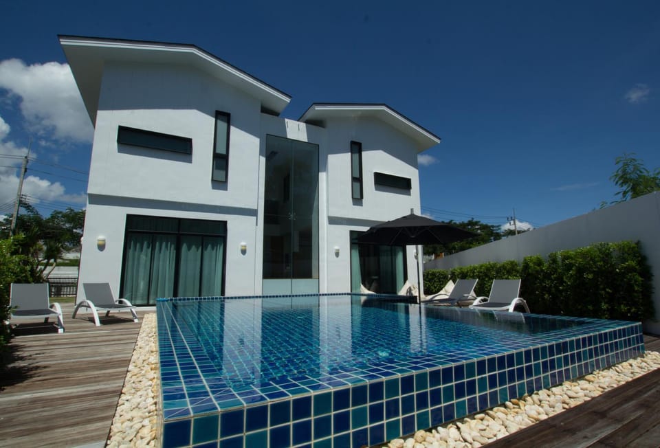 Property building, Swimming pool