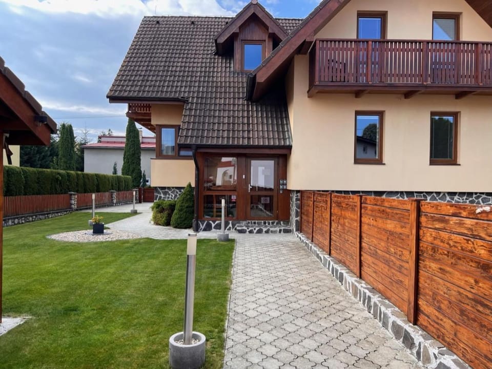 Property building, Facade/entrance, Garden