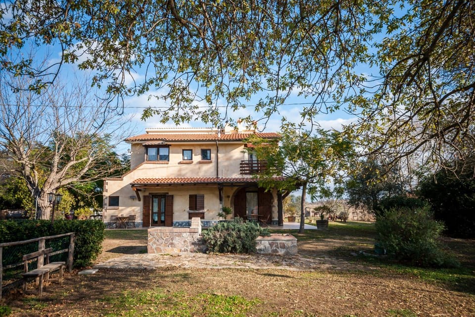Facade/entrance, Natural landscape, Garden