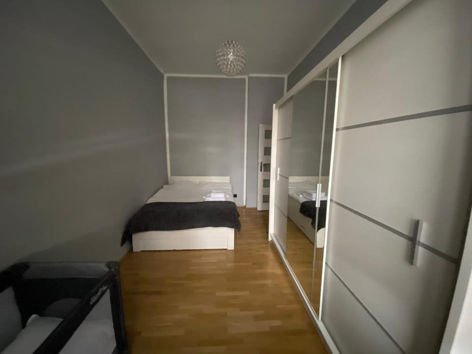 Bed, TV and multimedia, Bedroom, wardrobe