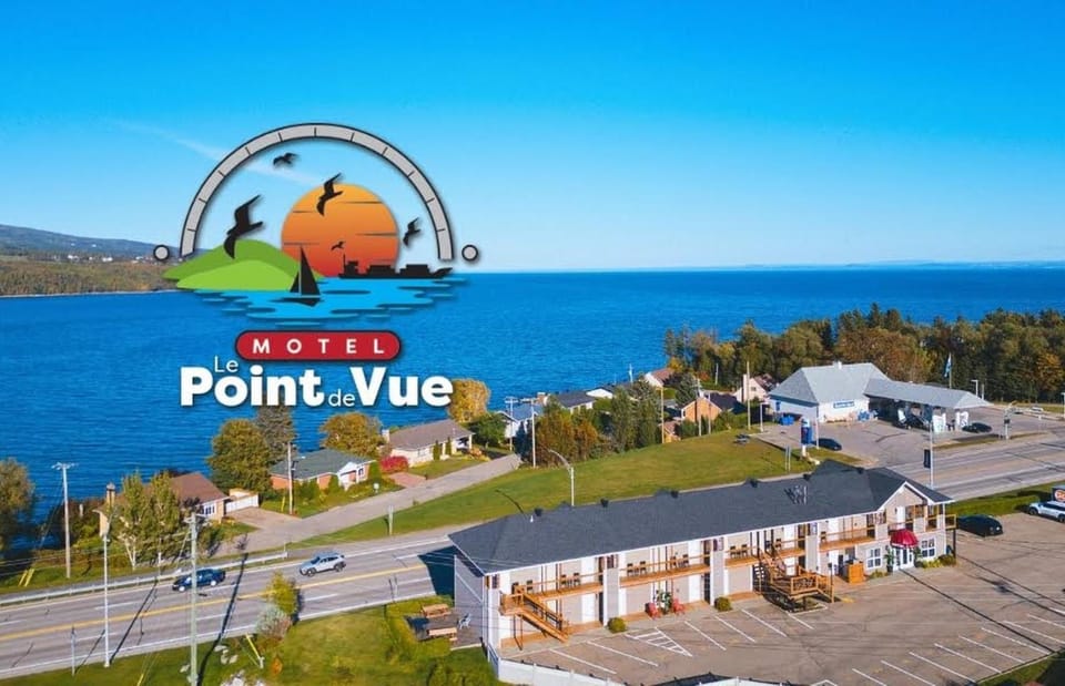 Property building, Natural landscape, Bird's eye view, River view, Location
