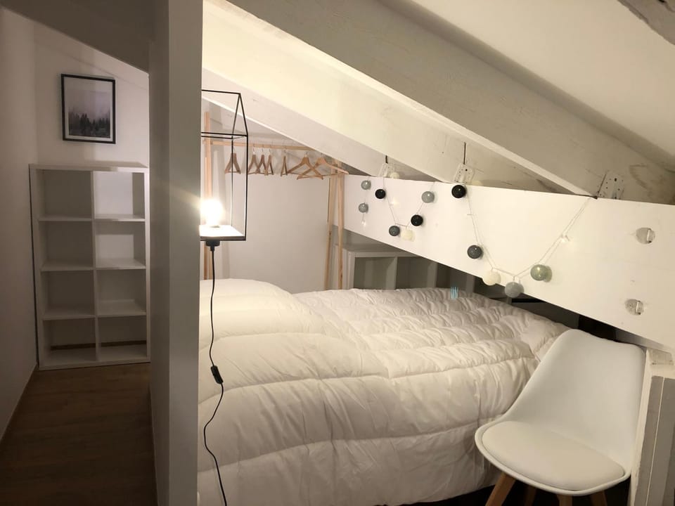 Bed, Photo of the whole room, Bedroom