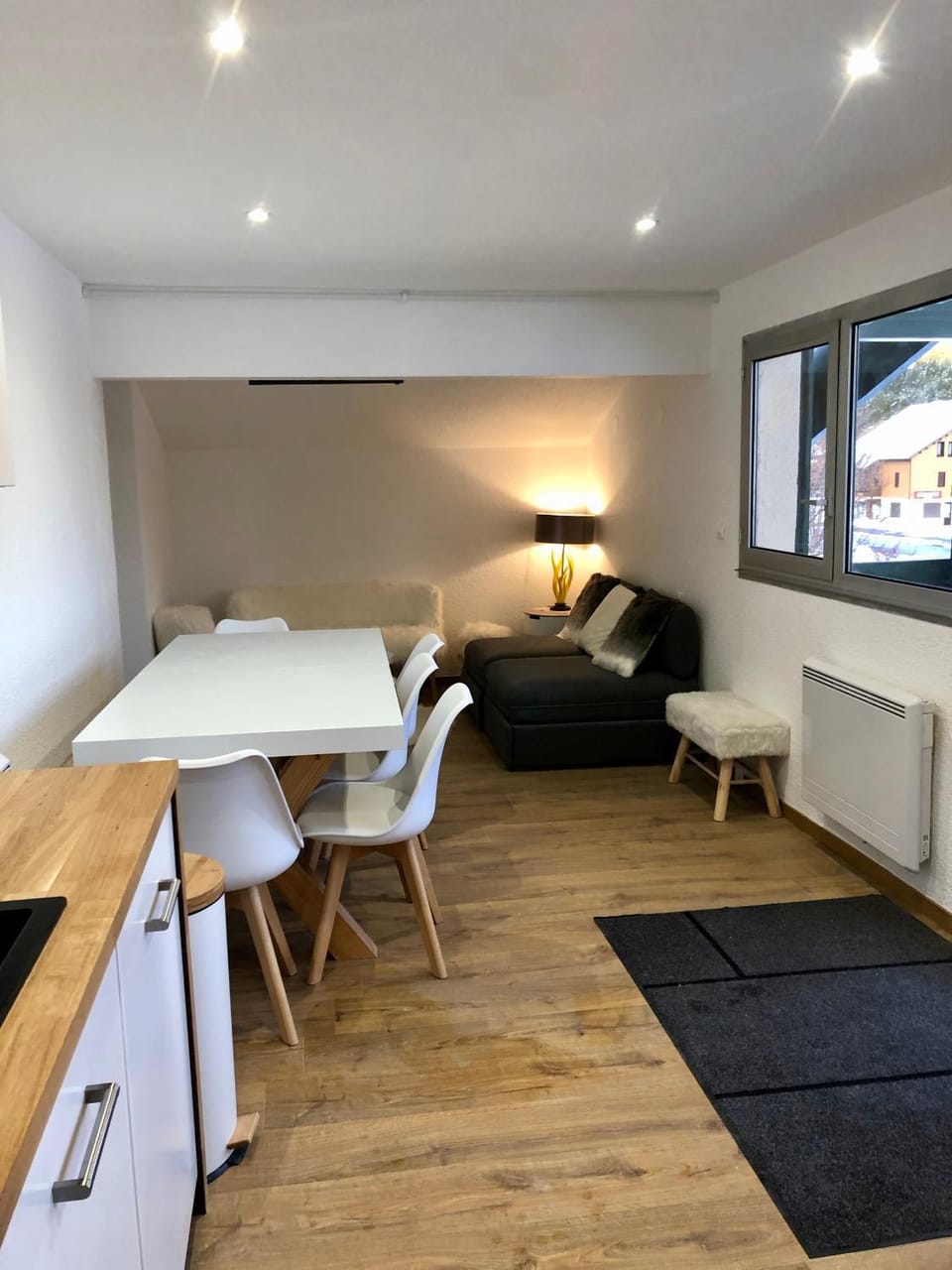 Kitchen or kitchenette, Seating area, Dining area