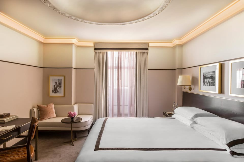 Seating area, Bedroom