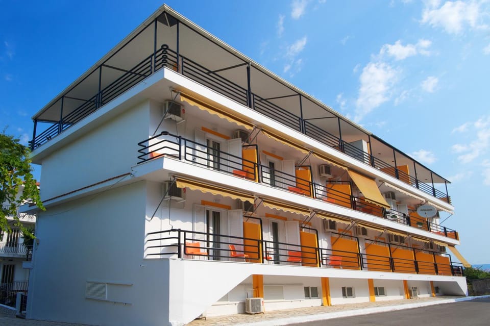 Property building, Balcony/Terrace, Mountain view, Street view