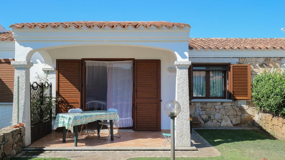 Facade/entrance, Garden, Balcony/Terrace