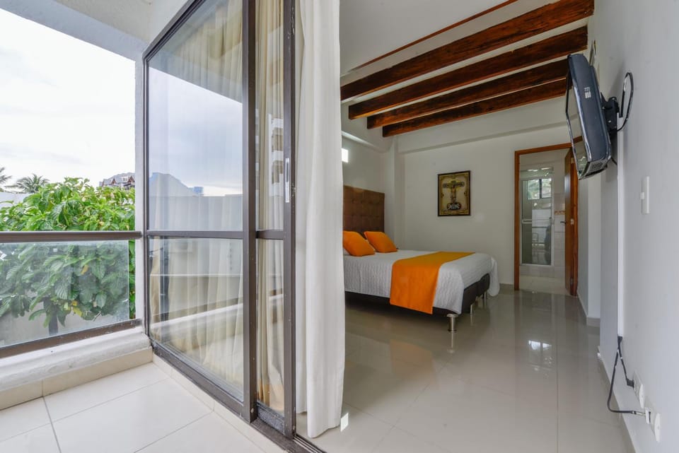Bed, TV and multimedia, air conditioner