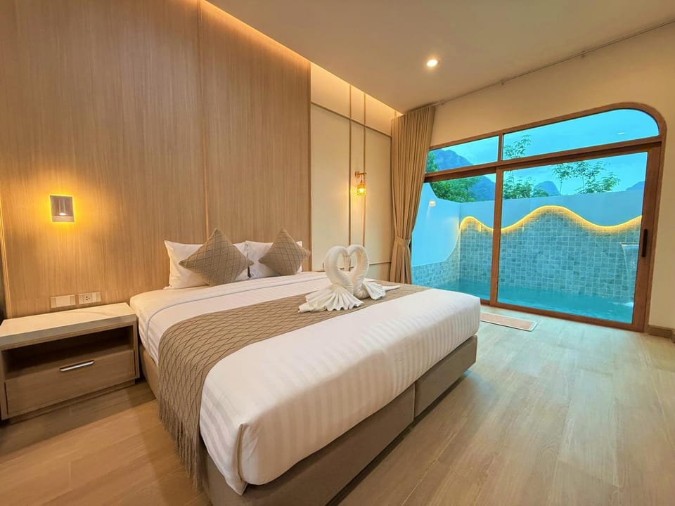 Bed, Bedroom