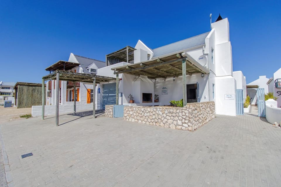 Property building, Patio, Facade/entrance, Location