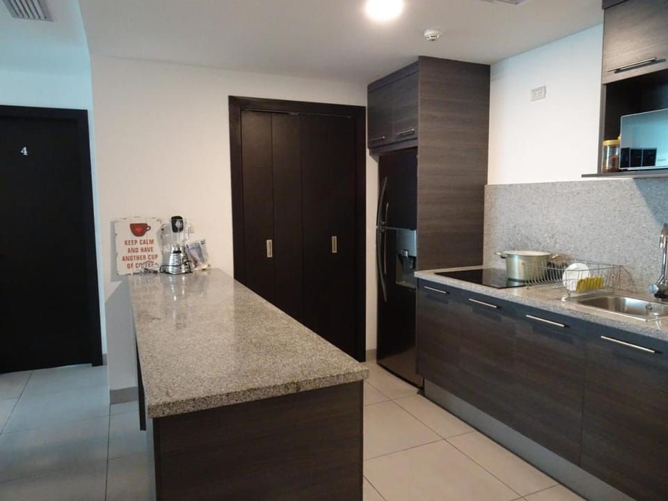 Coffee/tea facilities, Kitchen or kitchenette, Communal kitchen, kitchen