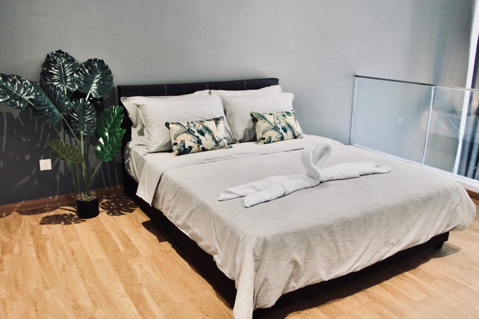 Bed, Bedroom, towels