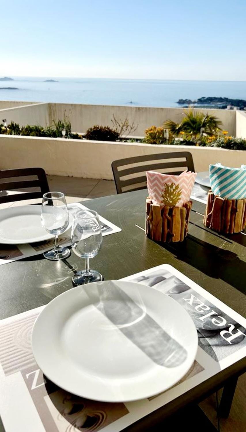 Day, Natural landscape, View (from property/room), Balcony/Terrace, Dining area, Sea view