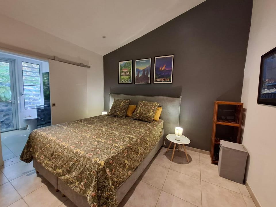 Property building, Photo of the whole room, Bedroom