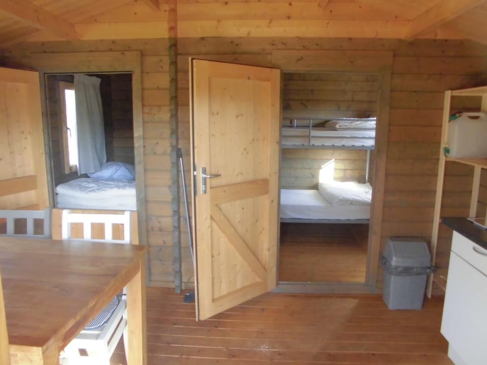 Bed, Dining area, Bedroom, bunk bed