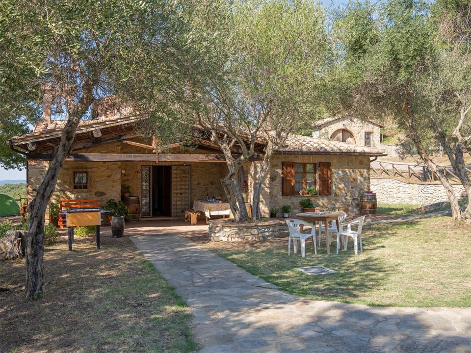 Facade/entrance, Natural landscape, Garden