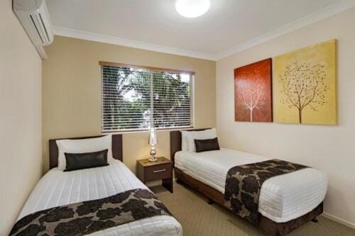 Bed, Photo of the whole room, Bedroom, air conditioner