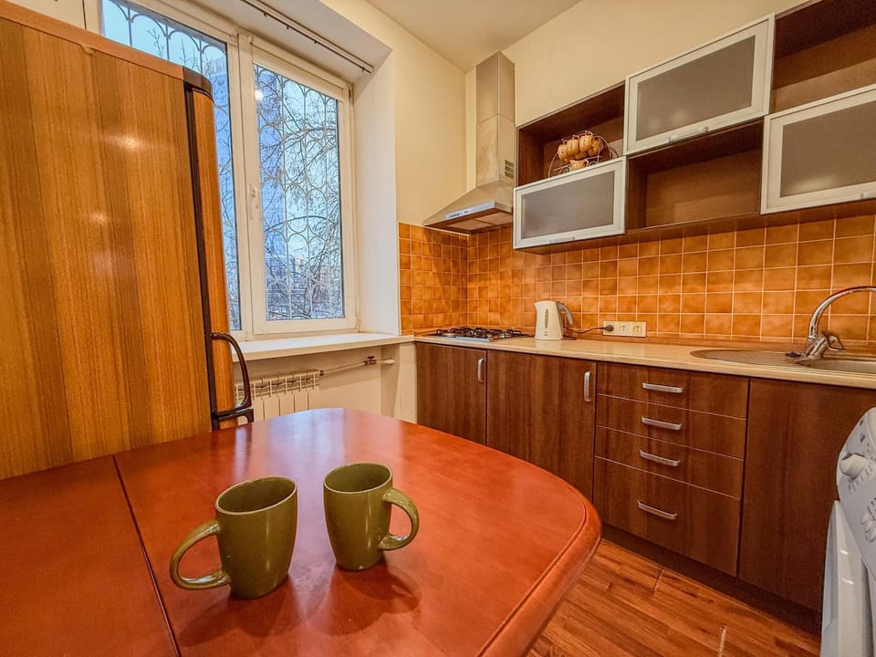 Coffee/tea facilities, Kitchen or kitchenette, Dining area, City view, Landmark view, stove