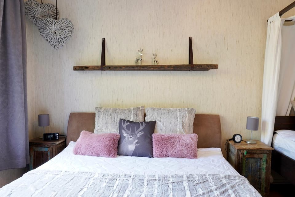 Bed, Bedroom