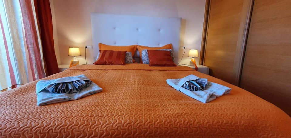 Bed, Bedroom