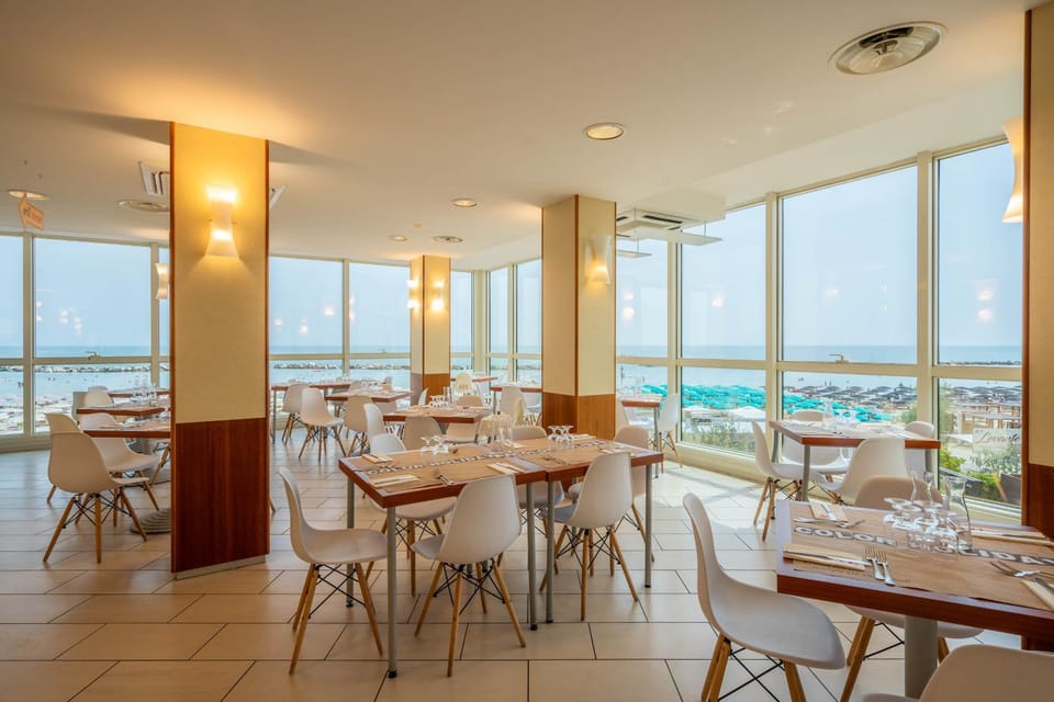 Restaurant/places to eat, Restaurant/places to eat
