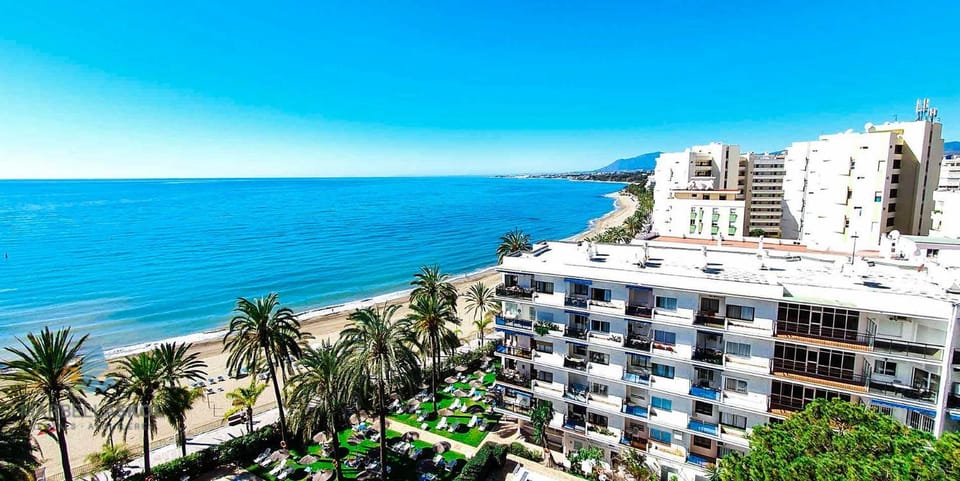 Nearby landmark, Balcony/Terrace, Beach, Sea view