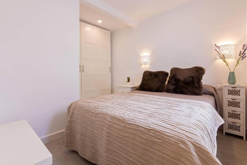 Castilla Triana Courtyard by Valcambre Apartment in Seville