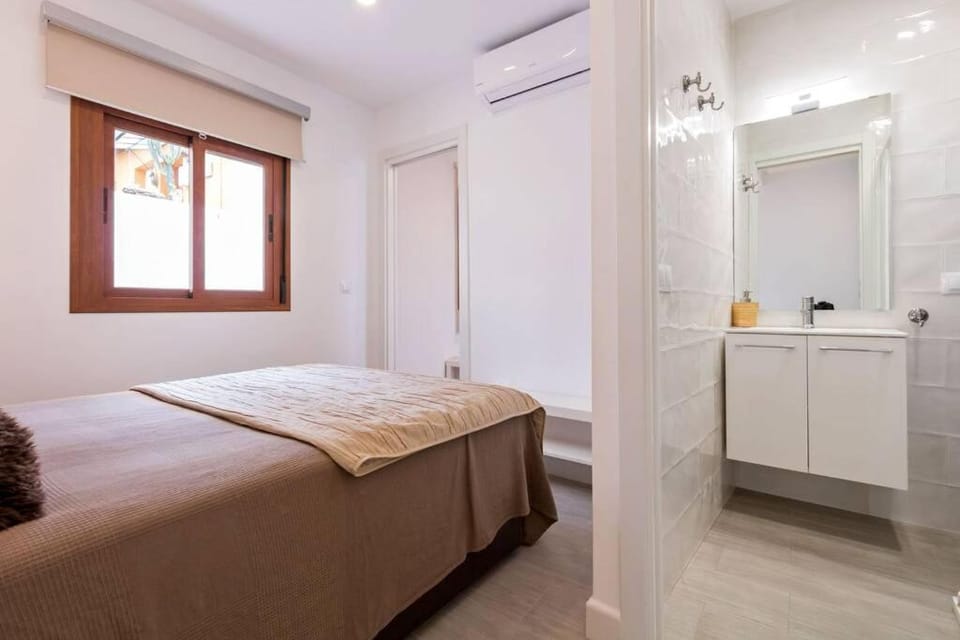 Castilla Triana Courtyard by Valcambre Apartment in Seville