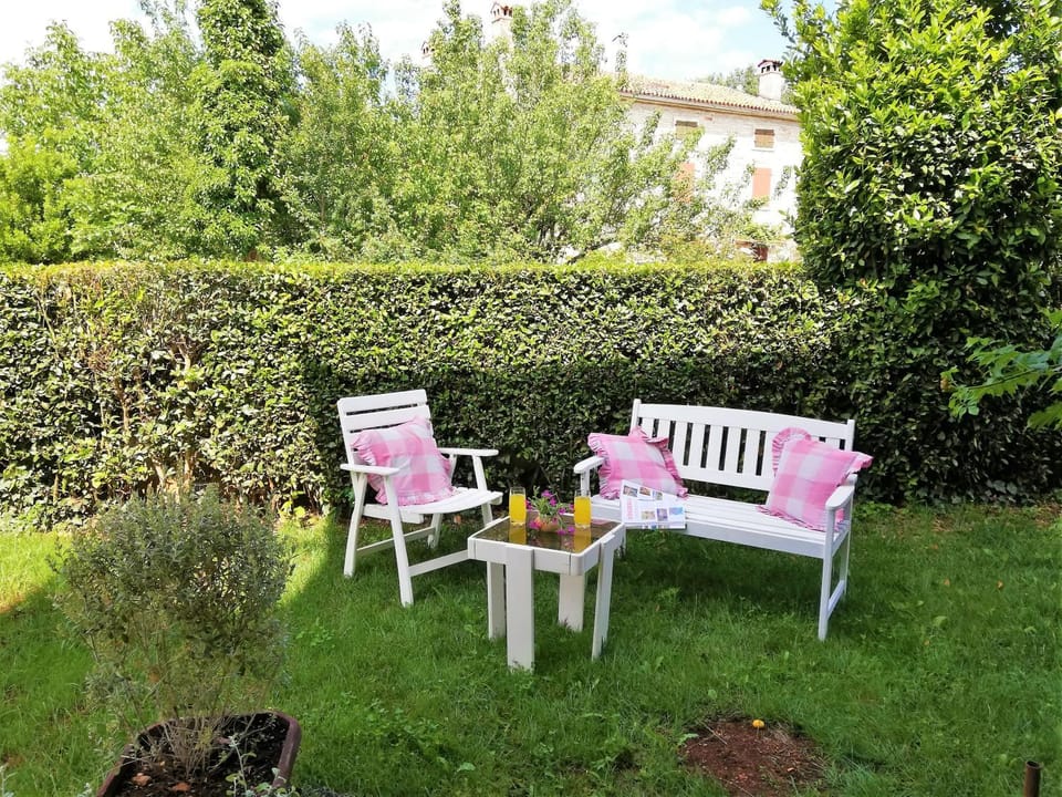 Garden, Seating area
