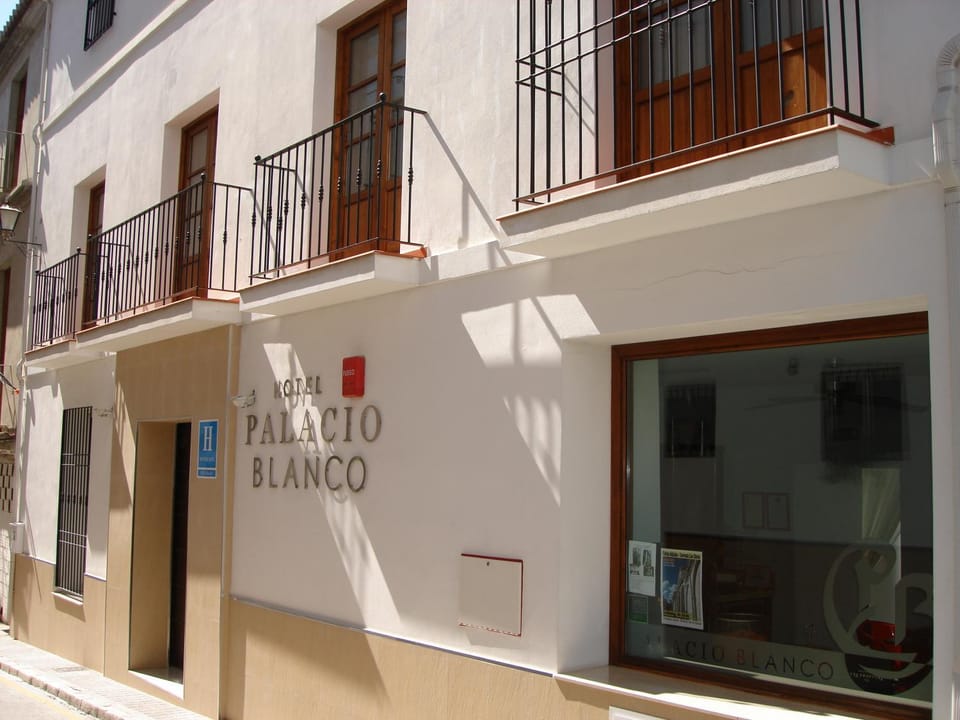 Facade/entrance, Day, Property logo or sign