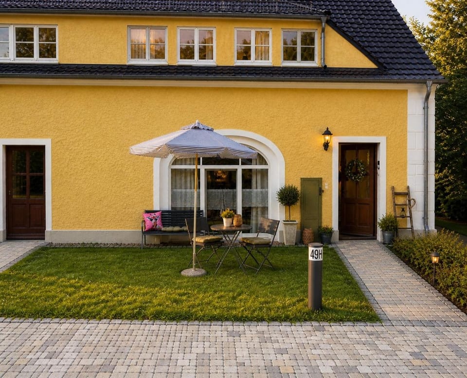 Alter Gutshof Kromlau Direkt am Schloss und Rhododendronpark, Terasse und Parkplatz Apartment in Saxony