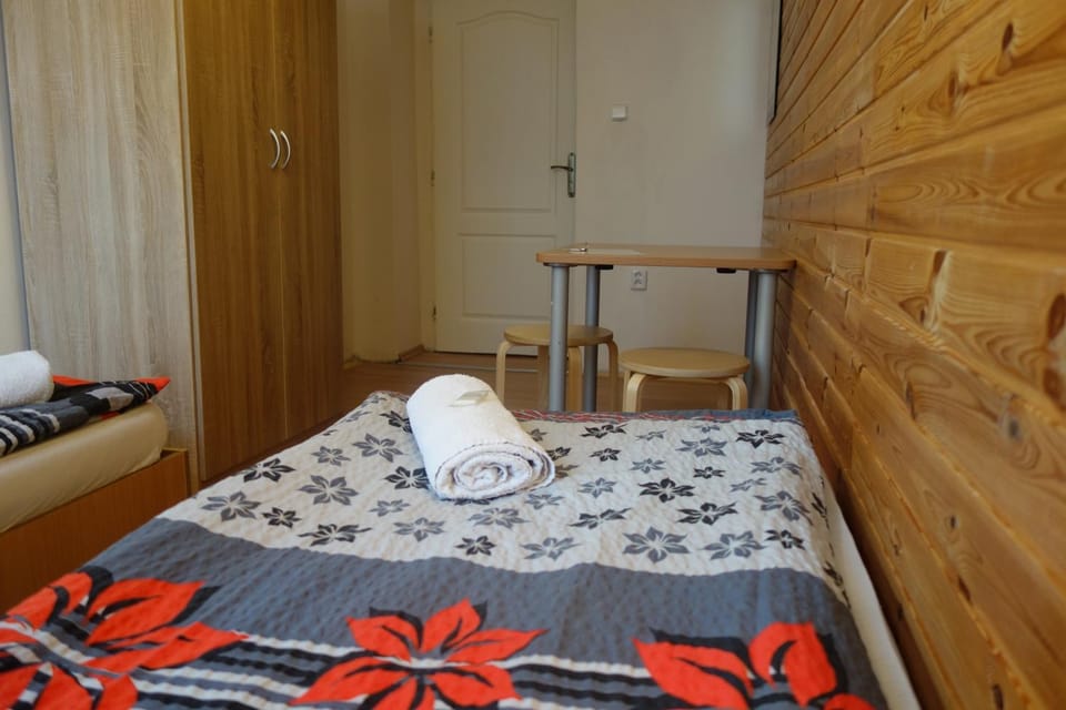 Bed, Photo of the whole room, Seating area, Bedroom