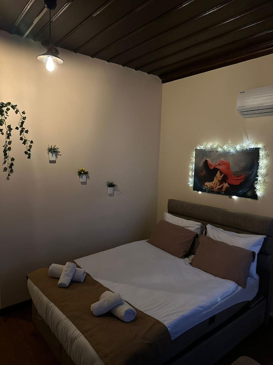 Living room, Bedroom, Family, Family