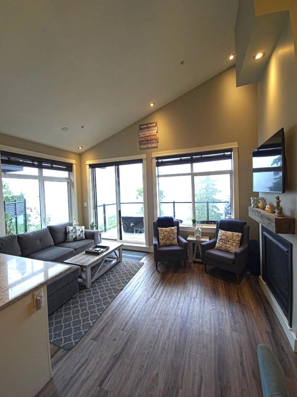 Sandy Feet Retreat Port Renfrew- Oceanfront 2BR modern cottage House in Cowichan Valley