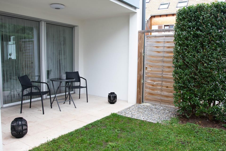 Patio, Facade/entrance, Garden