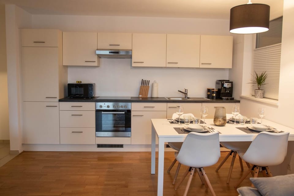 Kitchen or kitchenette, Seating area
