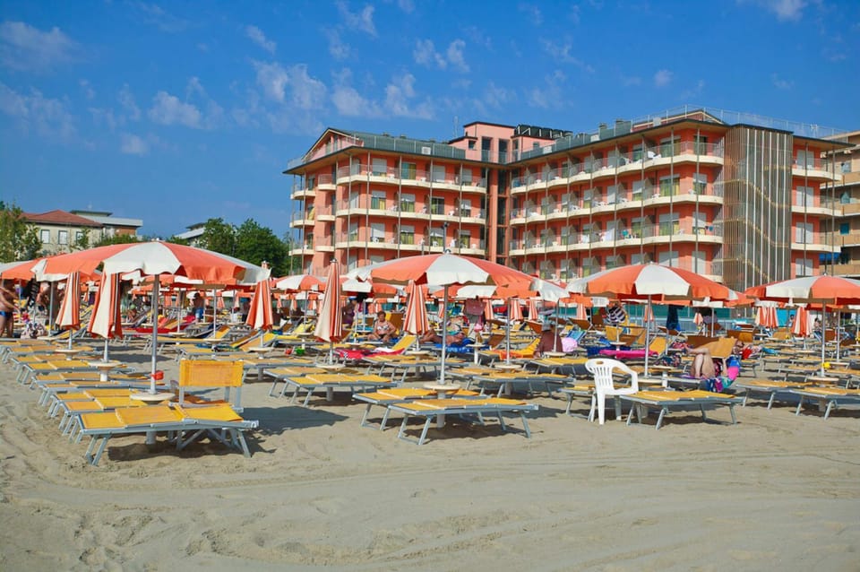 Beach, Sea view, Area and facilities