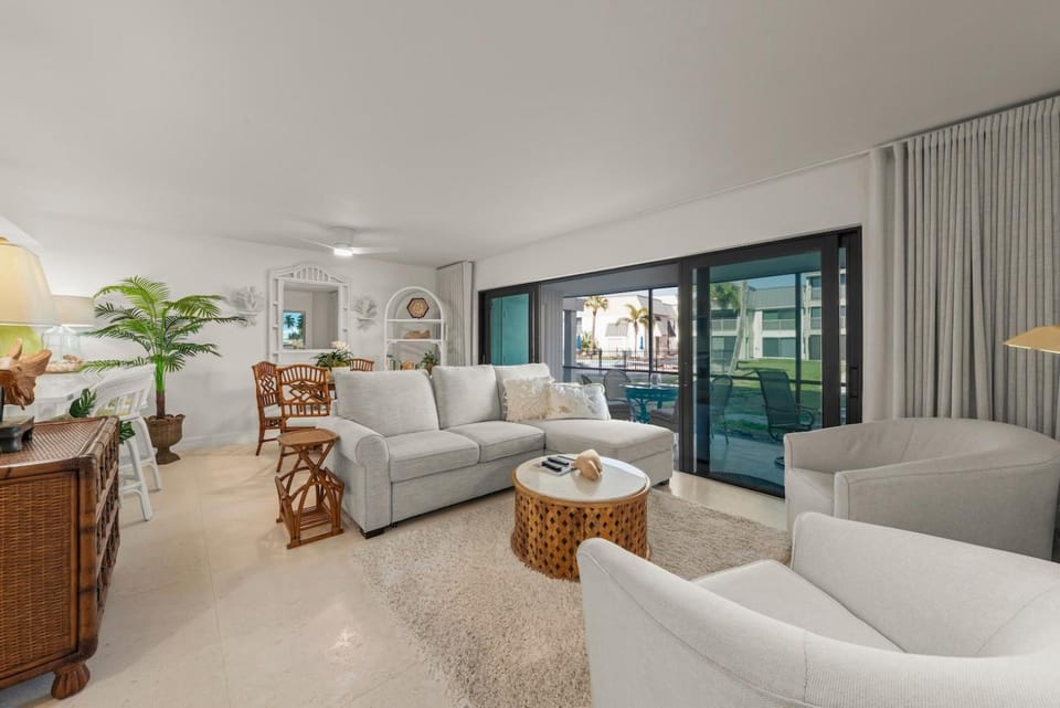 Mariner Pointe #521 House in Sanibel Island